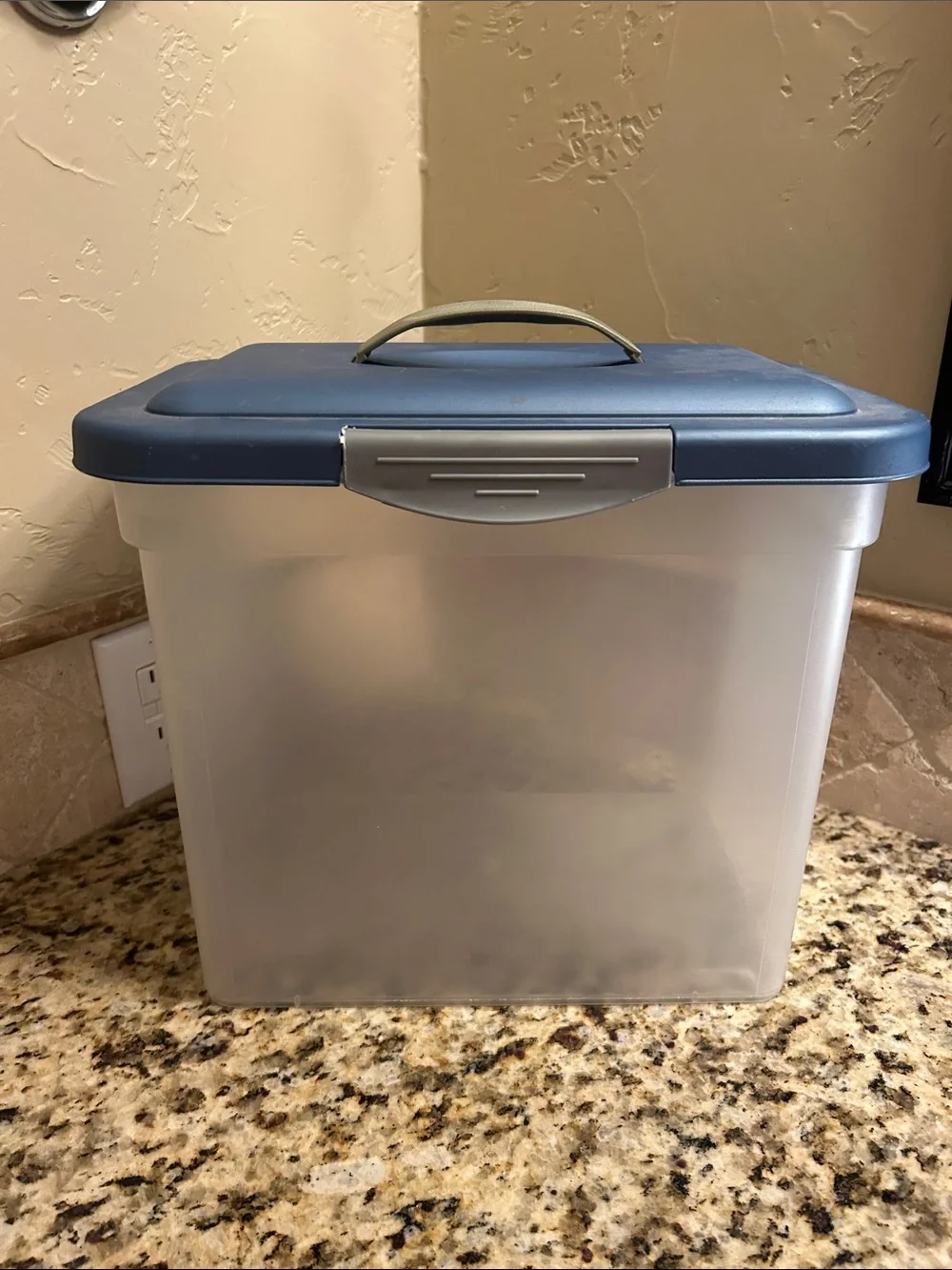 Sterilite Storage Lid with Gold Handle Accent